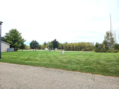11615 E Bear SE #37, Alto, MI 49302
