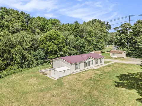 627 N Cooper St, Newaygo, MI 49337