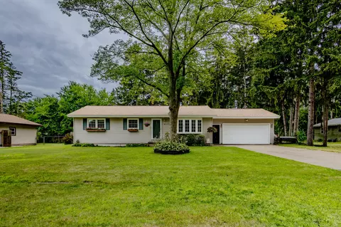 4027 Le Clare St, Muskegon, MI 49444