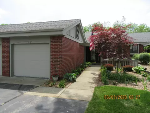 1297 Suncrest Dr NE, Grand Rapids, MI 49525