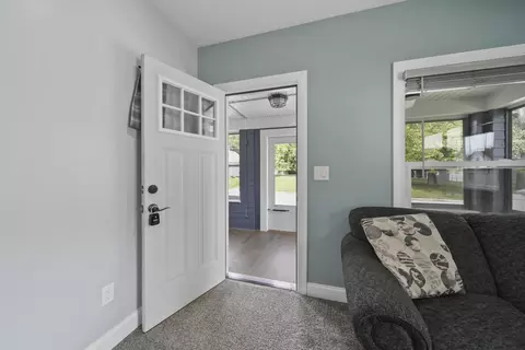 1123 Walker St, Jackson, MI 49202 photo 3