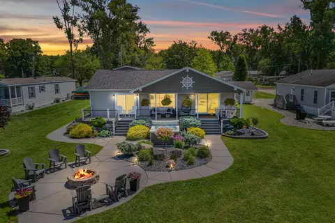 912 Beckwith Shr, Quincy, MI 49082
