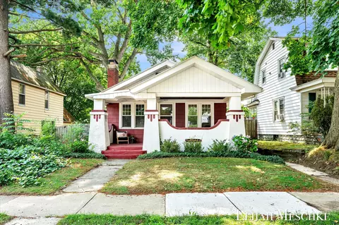 307 Scott Ave NW, Grand Rapids, MI 49504