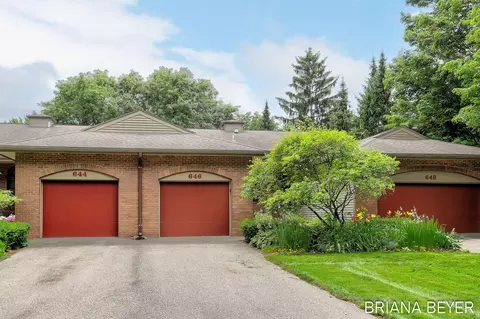 646 Spring Ln, Holland, MI 49423
