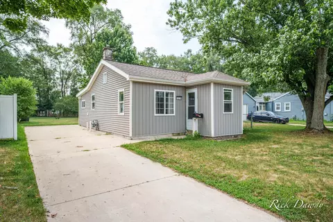 1018 35th St SW, Wyoming, MI 49509