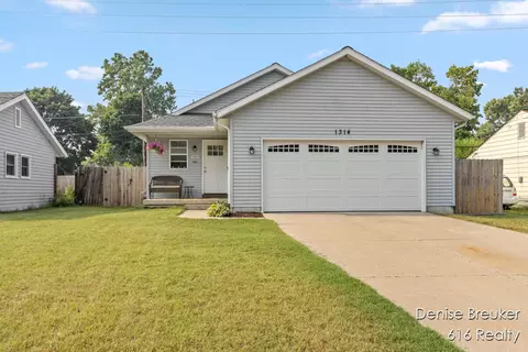 1314 Hollywood St NE, Grand Rapids, MI 49505