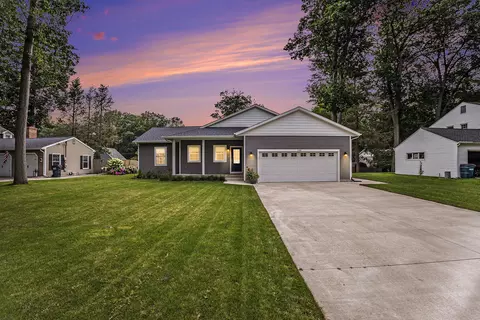 244 Hanover Dr, North Muskegon, MI 49445