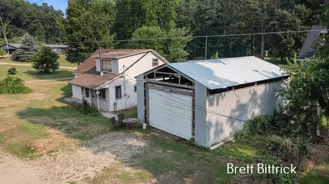 37011 Wahimund Ave, Paw Paw, MI 49079