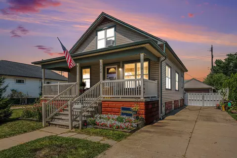 1320 Spruce St, Wyandotte, MI 48192