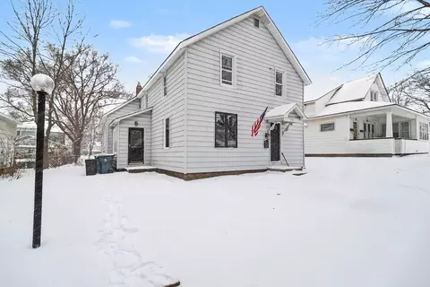 709 E Loomis St, Ludington, MI 49431