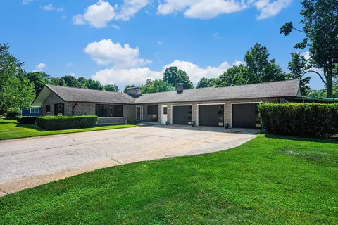 1010 East St, Three Rivers, MI 49093