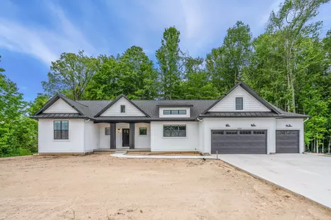 1999 Creekside Dr SW, Byron Center, MI 49315