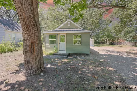 2657 Roberts St, Norton Shores, MI 49444