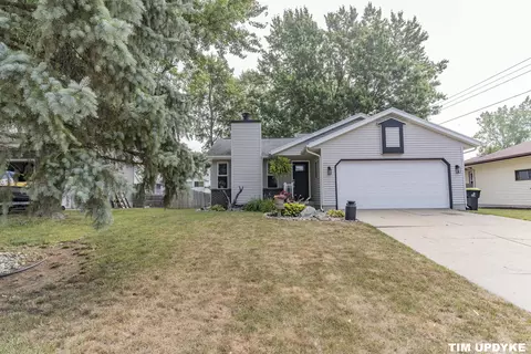556 Clinton Ave NW, Walker, MI 49534