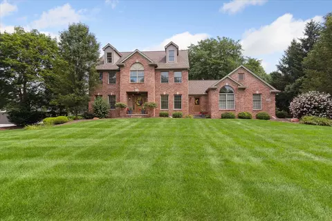 9559 Sherwood Dr, Saline, MI 48176