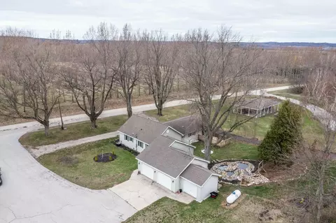 5454 S 68th Ave, New Era, MI 49446
