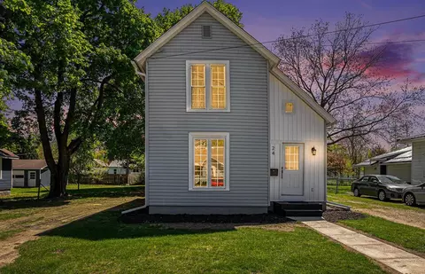 24 W Bernard St, Hartford, MI 49057