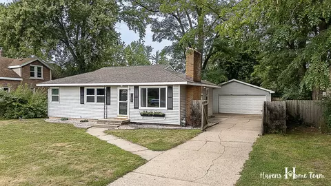 1305 44th St SW, Wyoming, MI 49509