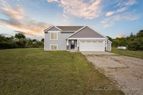 15727 Albrecht Ave NE, Cedar Springs, MI 49319