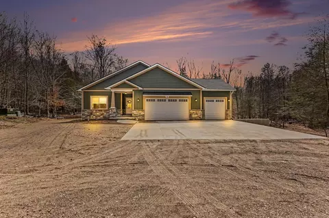 10 Morton Trl, Montague, MI 49437