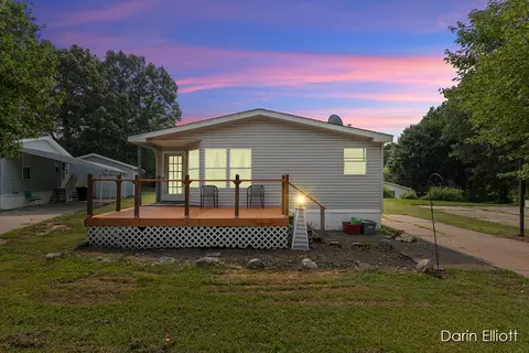 1133 Yeomans St #105, Ionia, MI 48846