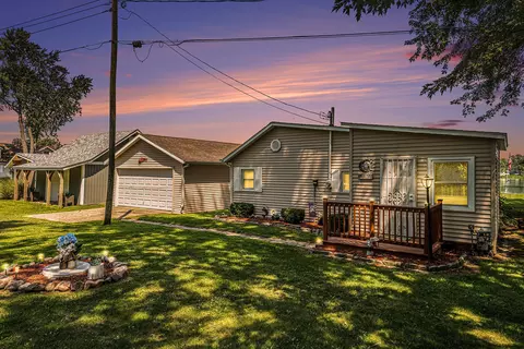25722 Rainbow Dr, Sturgis, MI 49091
