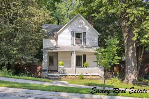 911 Emerald Ave NE, Grand Rapids, MI 49503
