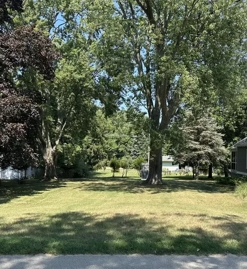 342 Fremont St, Douglas, MI 49406