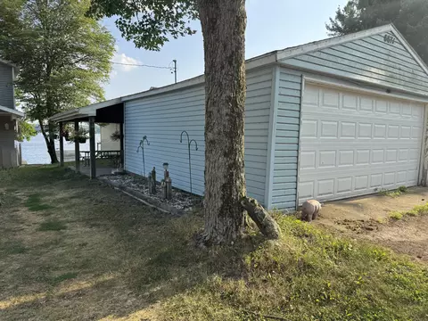 8871 Lakeview Blvd, Rodney, MI 49342