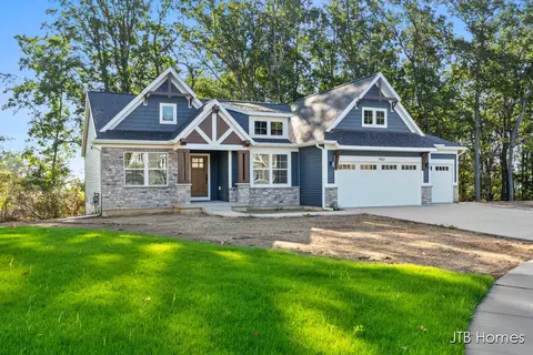 1460 Kimber Dr #117, Lowell, MI 49331