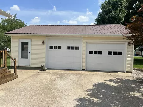131 S Douglas St, Bronson, MI 49028 photo 2