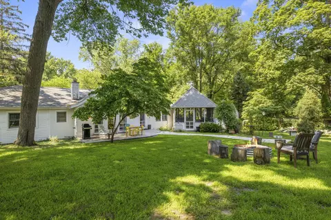 15165 Katz St, Lakeside, MI 49116