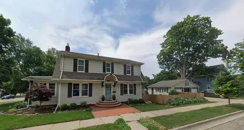 402 S Main St, Chelsea, MI 48118