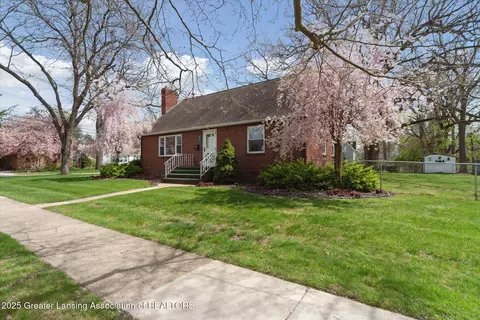 240 Holmes St, Eaton Rapids, MI 48827