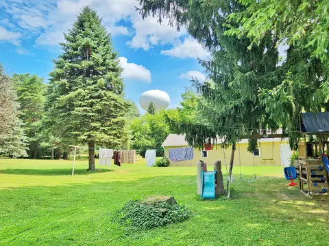 327 E Cherry St, Fremont, MI 49412 photo 3