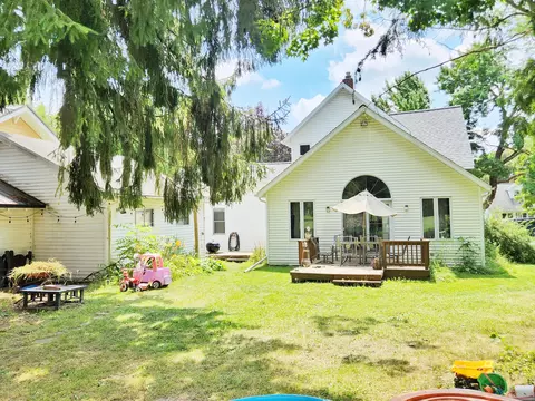 327 E Cherry St, Fremont, MI 49412 photo 5