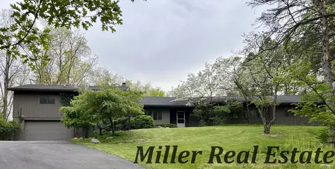 1402 S Broadway St, Hastings, MI 49058