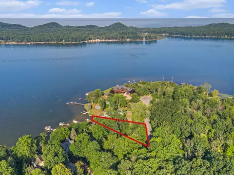 7035 Harbor Dr, Pentwater, MI 49449