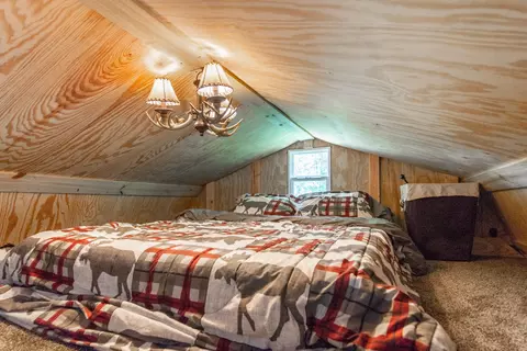 Bedroom - 8532 S 1st St, Baldwin, MI 49304 photo 4 of 7