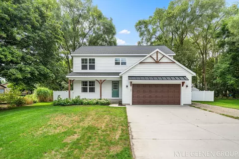 740 E 8th St, Holland, MI 49423