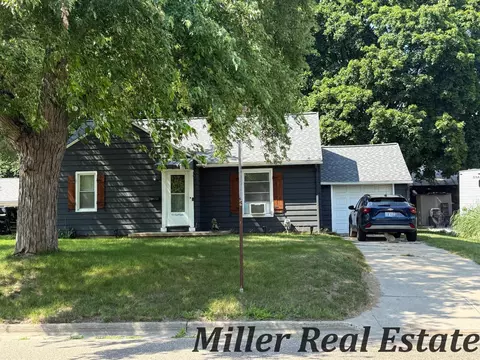 633 E Clinton St, Hastings, MI 49058