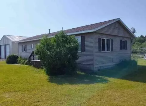 10475 E Laketon Ave, Ravenna, MI 49451
