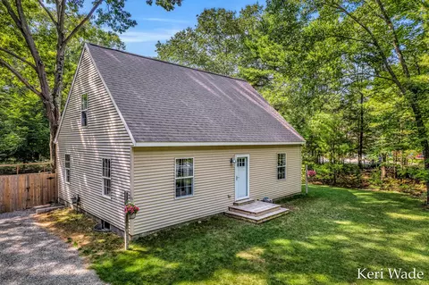 1321 N Scenic Dr, Muskegon, MI 49445