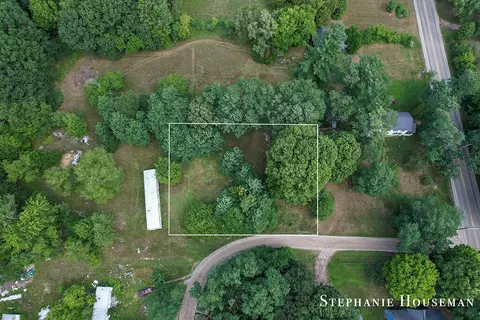 11552 Cedar St, Riverdale, MI 48877