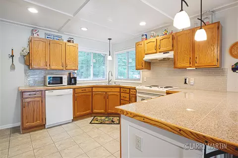 13105 S Englewright Dr, Sand Lake, MI 49343 photo 10