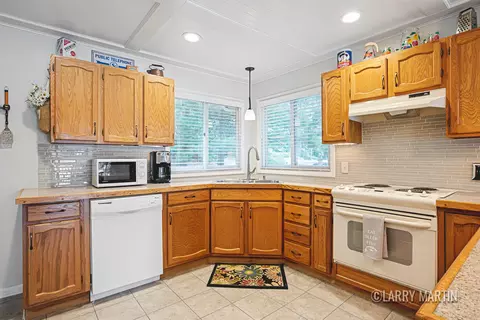 13105 S Englewright Dr, Sand Lake, MI 49343 photo 11
