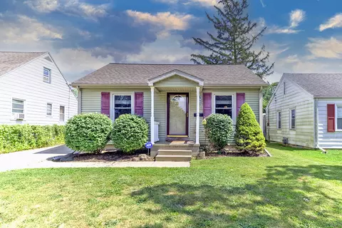 906 Stanley St, Lansing, MI 48915