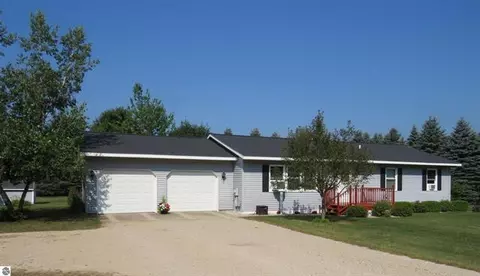 5376 S 45 12 Rd, Cadillac, MI 49601