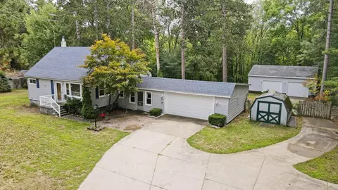 490 17 Mile Rd, Kent City, MI 49330