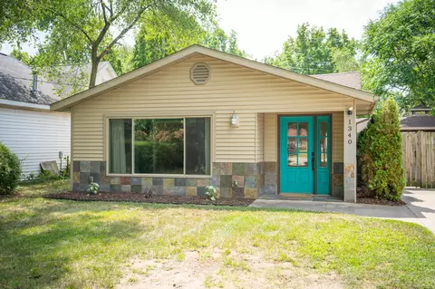 1340 Beechwood St NE, Grand Rapids, MI 49505